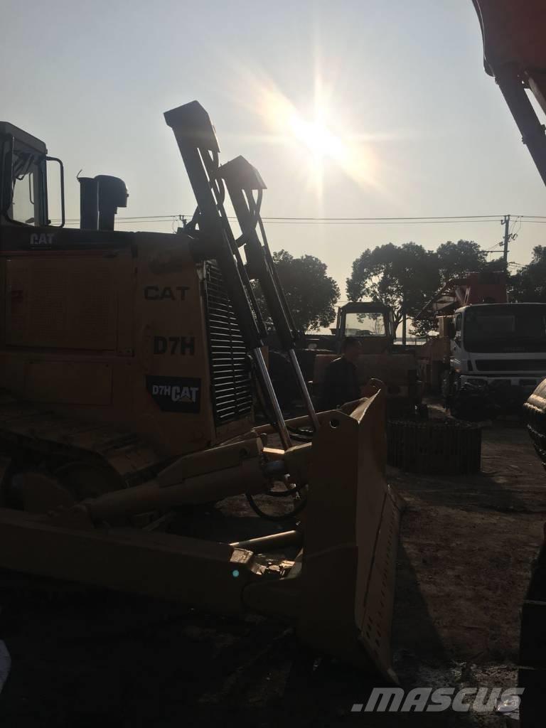 CAT D 7 H بلدوزرات مجنزرة