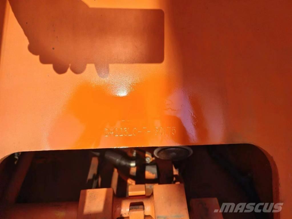 Doosan DH225LC-7 حفارات زحافة