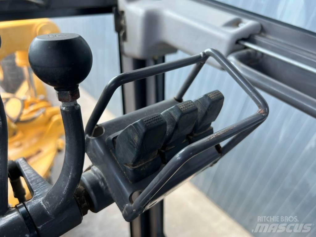 Volvo G946 معدات تمهيد الطرق