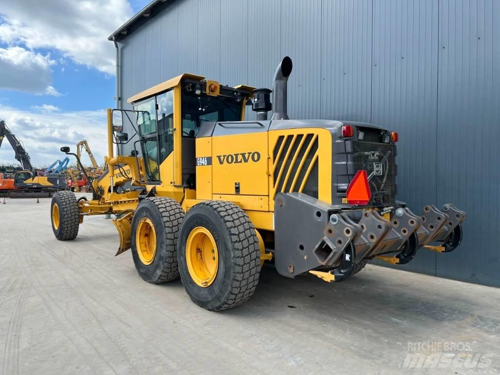 Volvo G946 معدات تمهيد الطرق