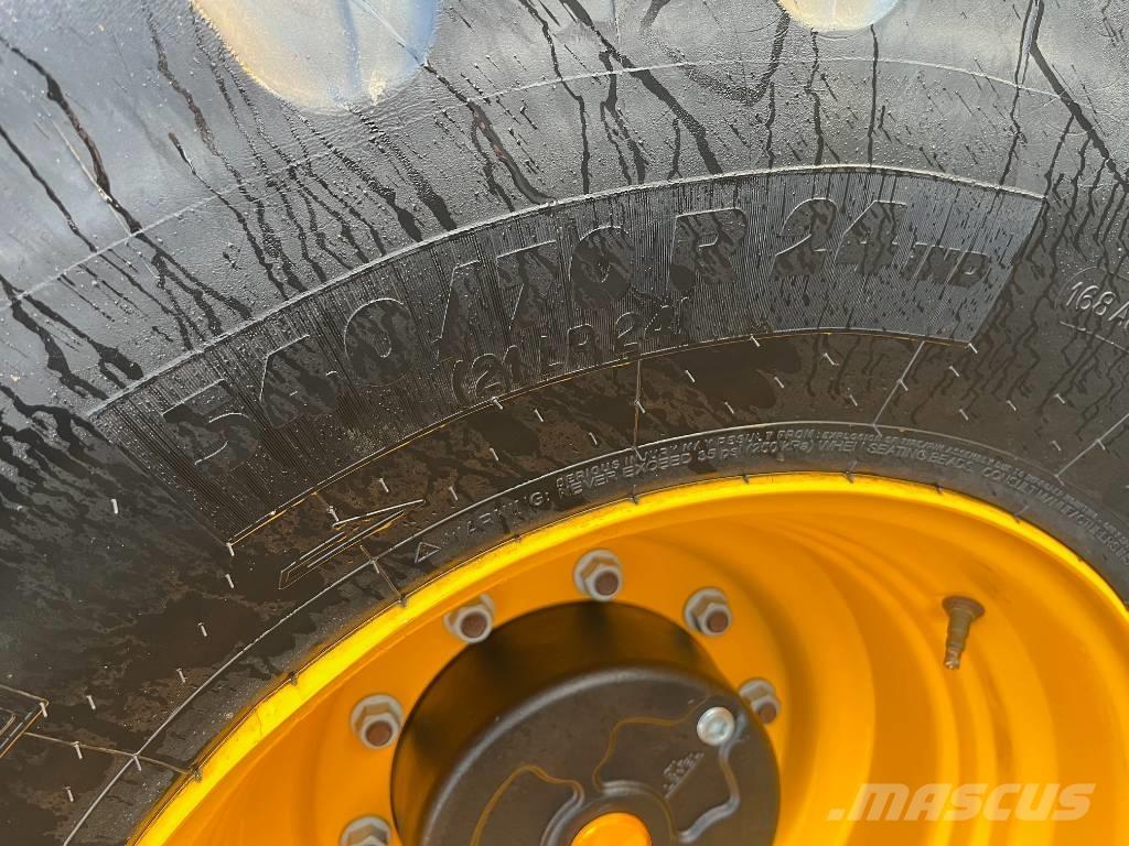 JCB 413 S لوادر بعجل