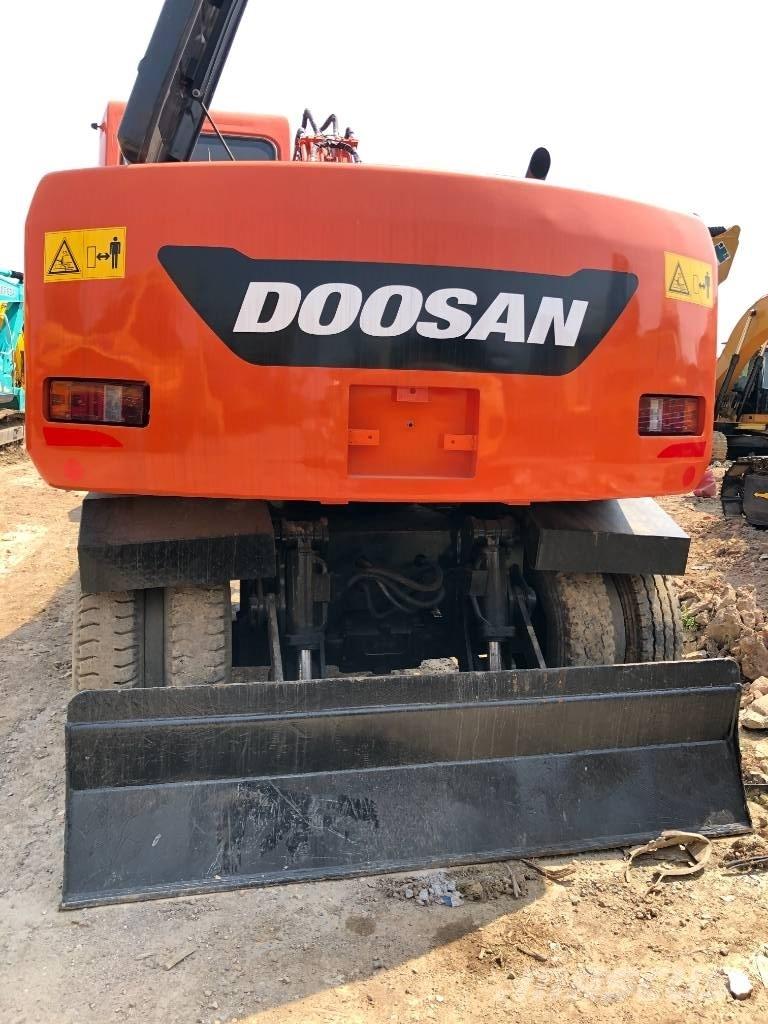 Doosan DX150W حفارات بعجل