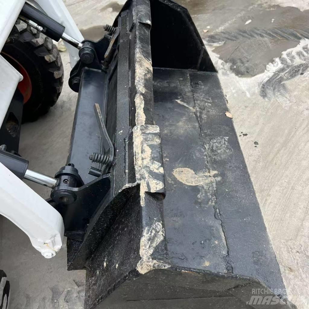 Bobcat S 160 لوادر انزلاقية التوجيه