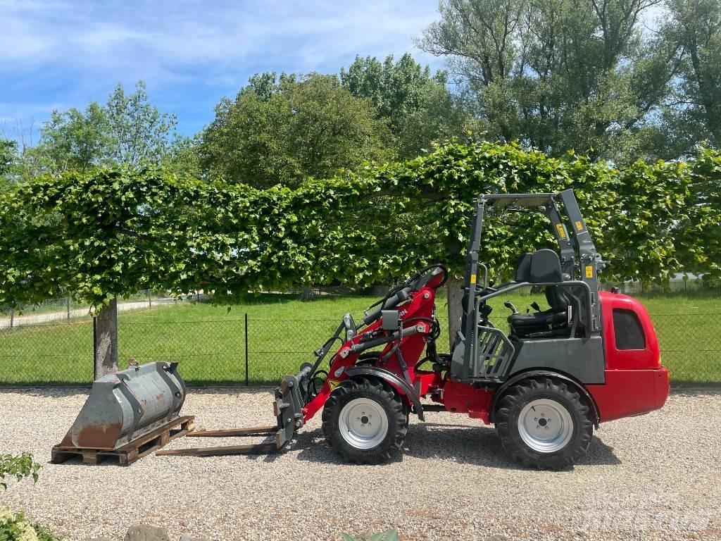 Weidemann 1260 لوادر بعجل