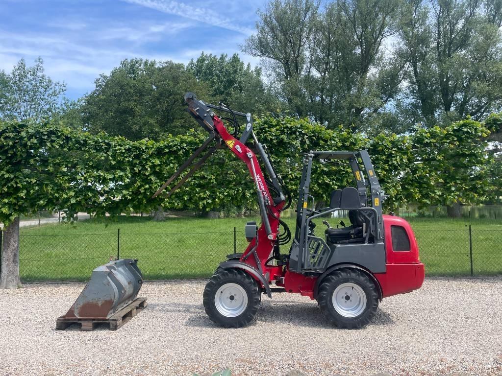 Weidemann 1260 لوادر بعجل