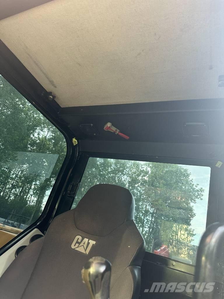 CAT 307E2 حفارات زحافة