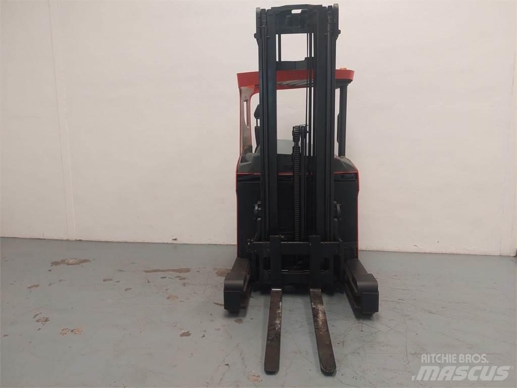 BT RRE 140 H شاحنة مناولة