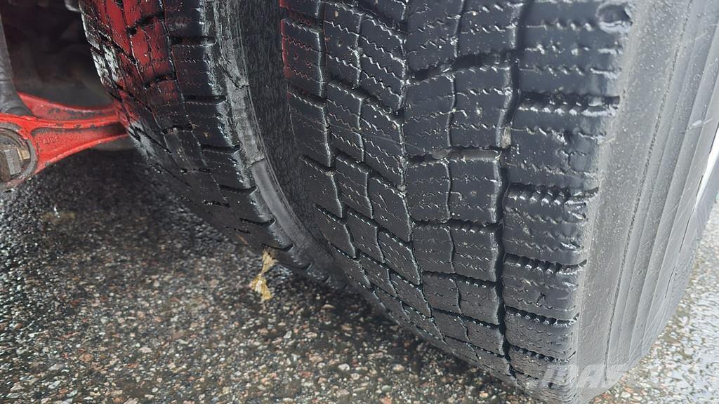 Volvo FH شاحنات الرافعات