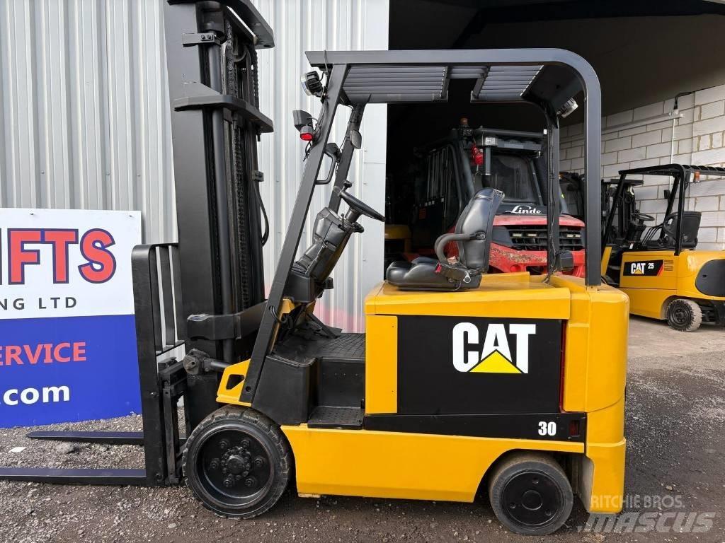 CAT EP 30 K شاحنات ذات رافعات شوكية تعمل بالكهرباء