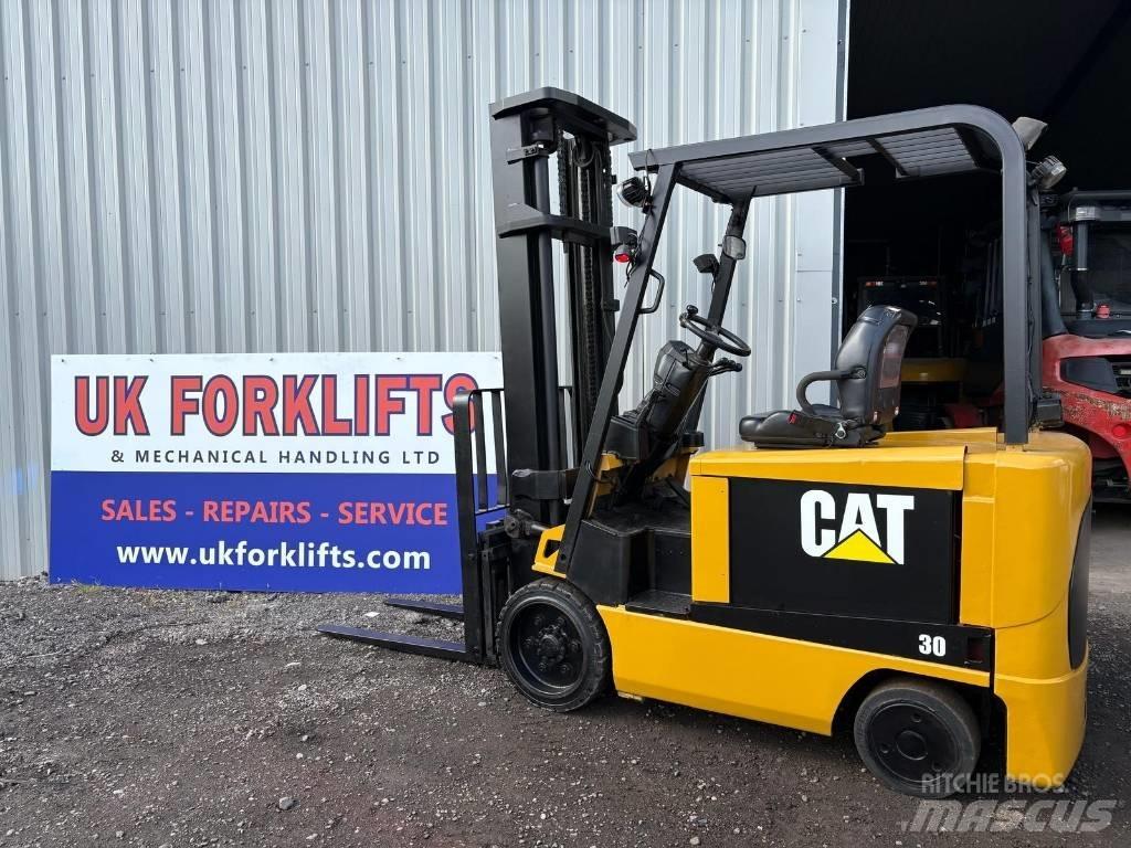 CAT EP 30 K شاحنات ذات رافعات شوكية تعمل بالكهرباء
