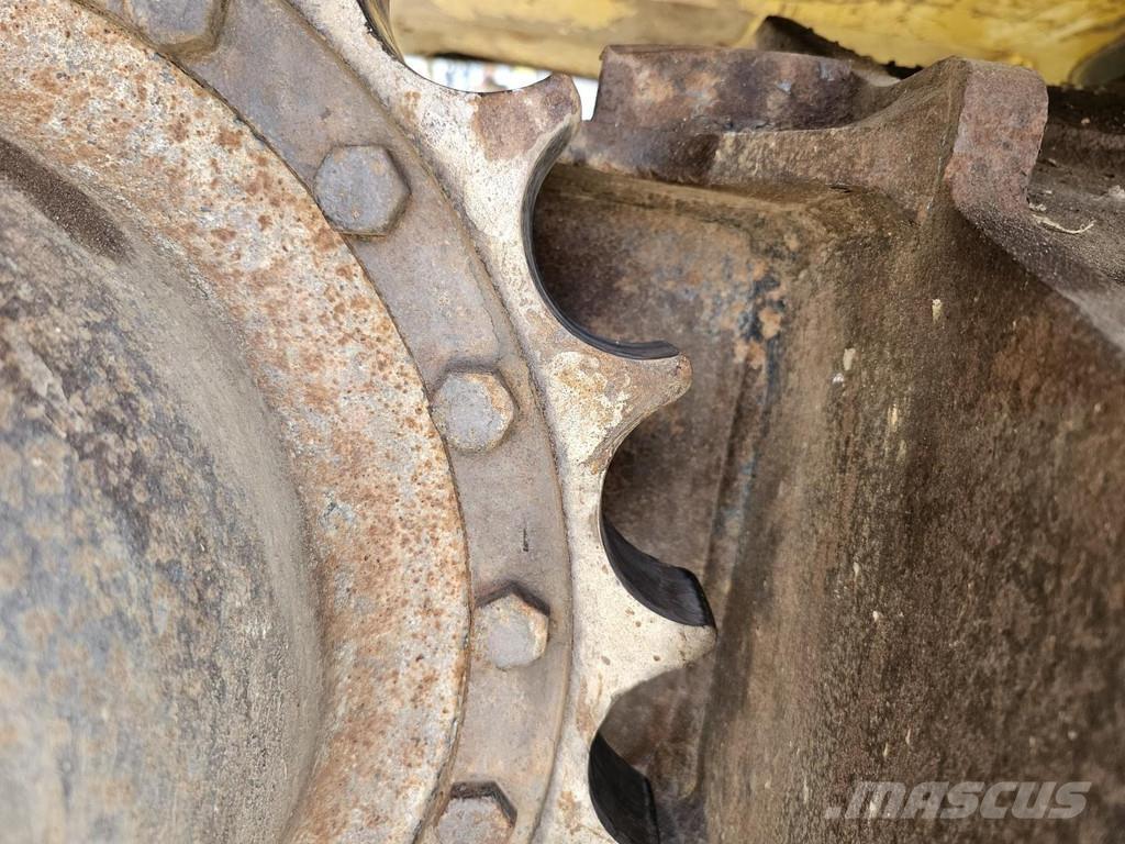 Komatsu PC210LC-8 حفارات زحافة