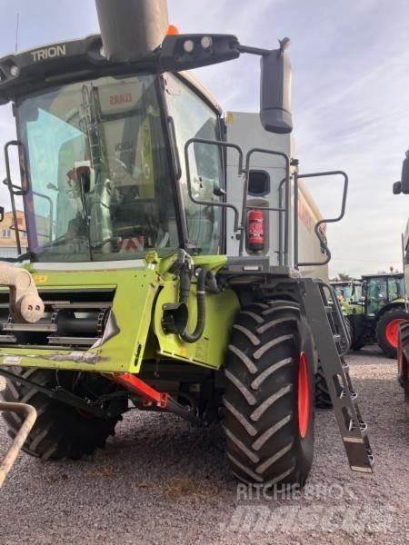 CLAAS TRION 530 حصادات