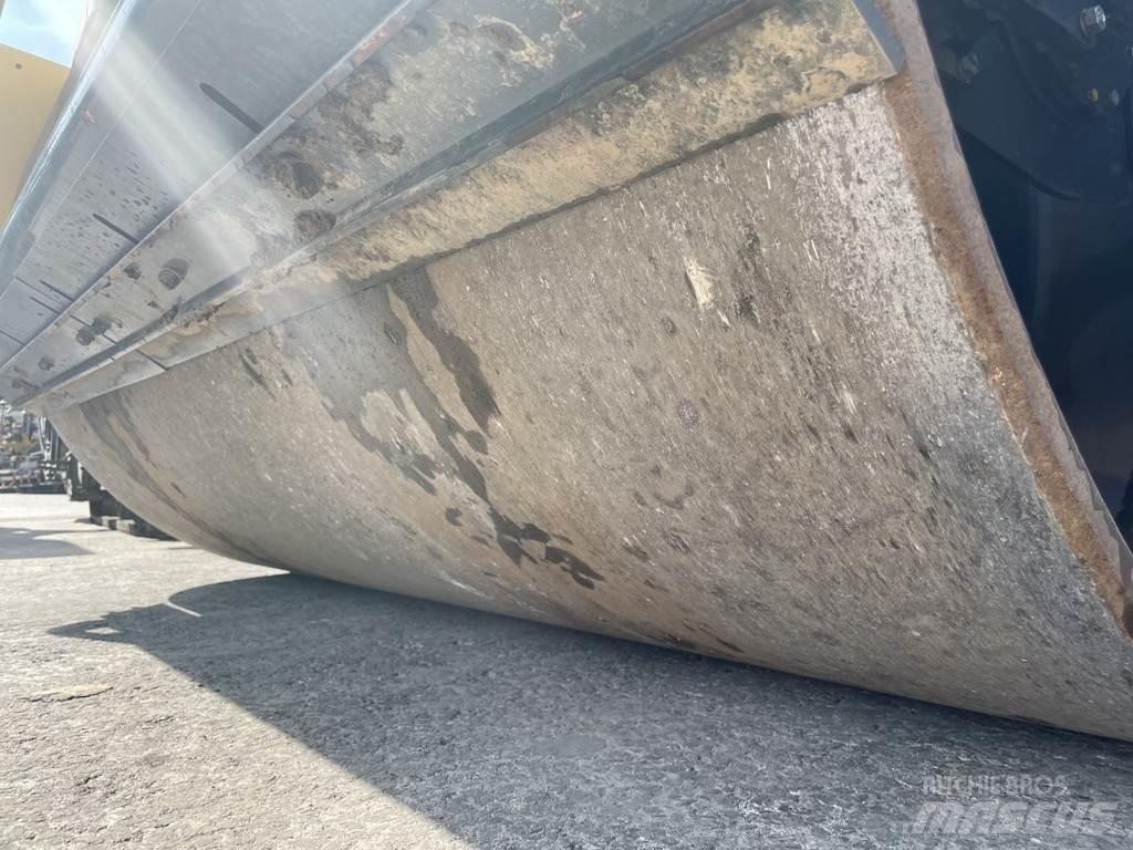 Bomag BW 213 D-5 مداحل أحادية الأسطوانة