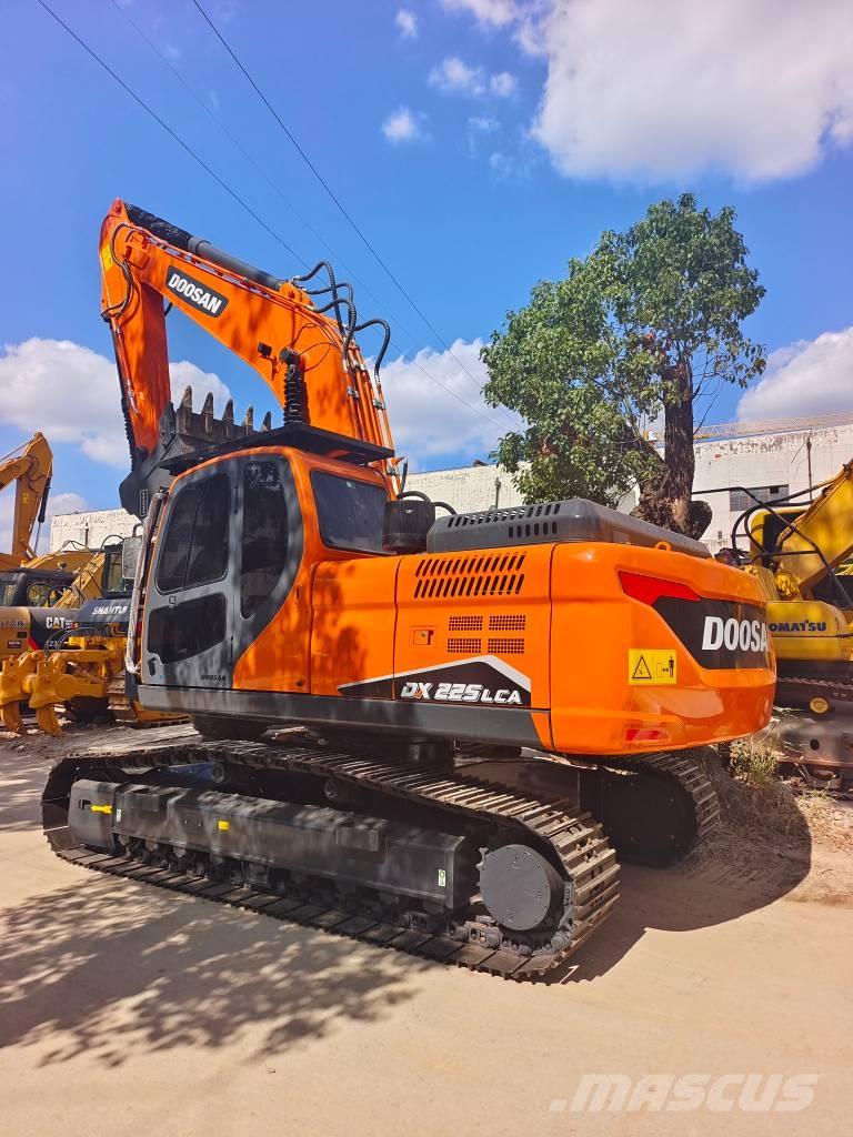 Doosan DX 225LCA حفارات زحافة