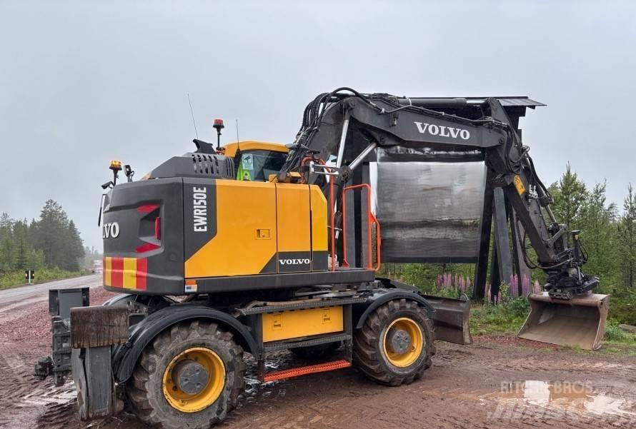Volvo EWR 150 E حفارات بعجل