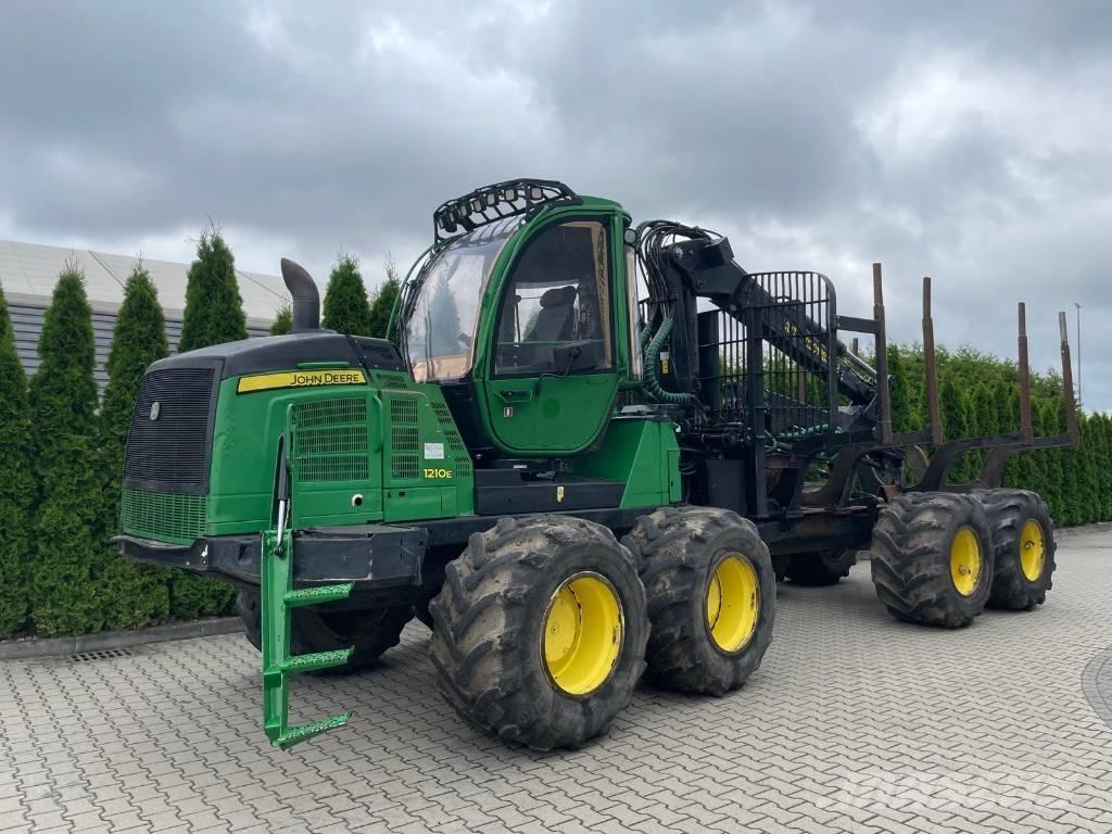 John Deere 1210 E شاحنات