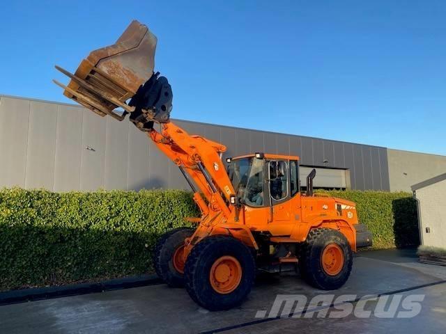 Doosan DL 200 لوادر بعجل