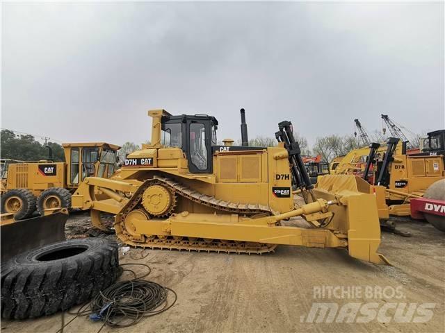 CAT D7H بلدوزرات مجنزرة