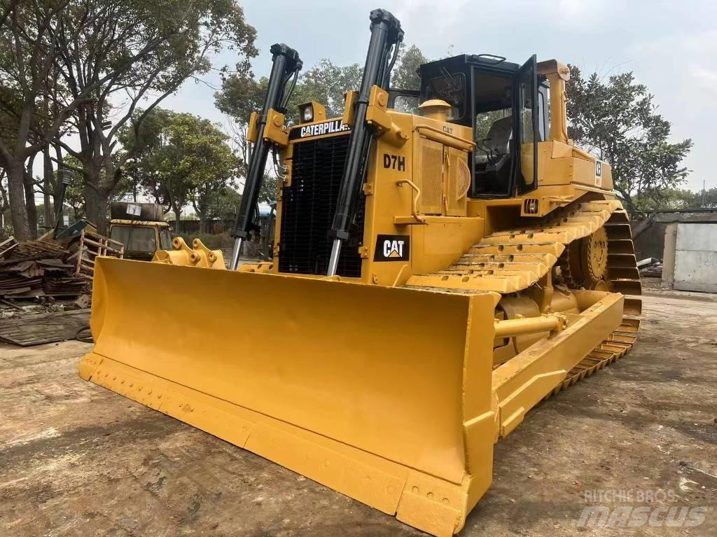 CAT D7H بلدوزرات مجنزرة