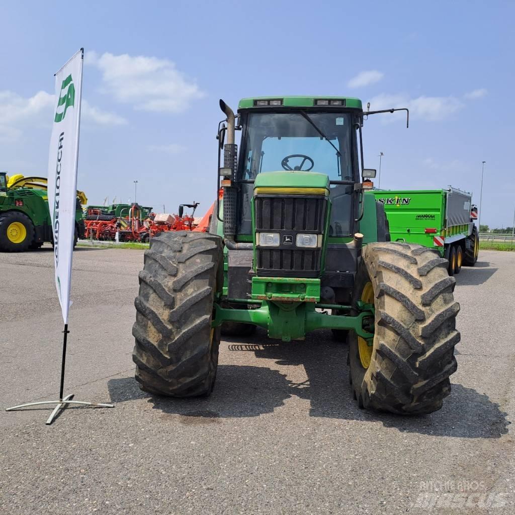 John Deere 7800 الجرارات