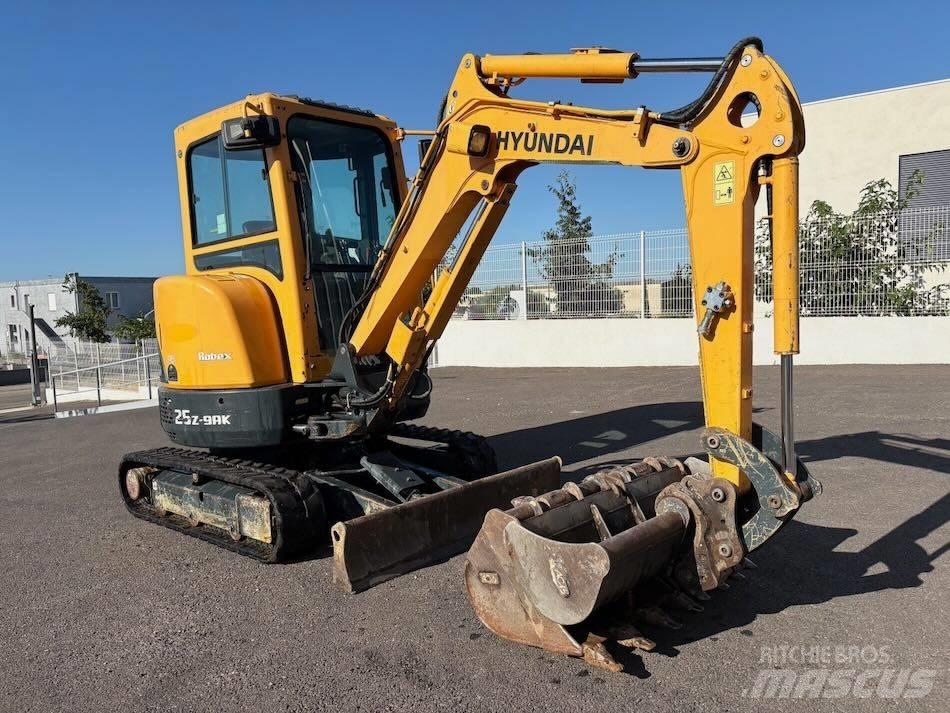 Hyundai R25Z-9 AK حفارات صغيرة أقل من 7 طن (حفارات صغيرة)