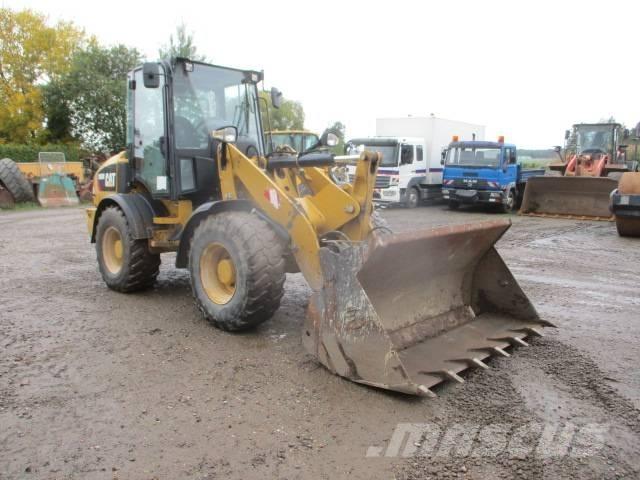 CAT 908 M لوادر بعجل