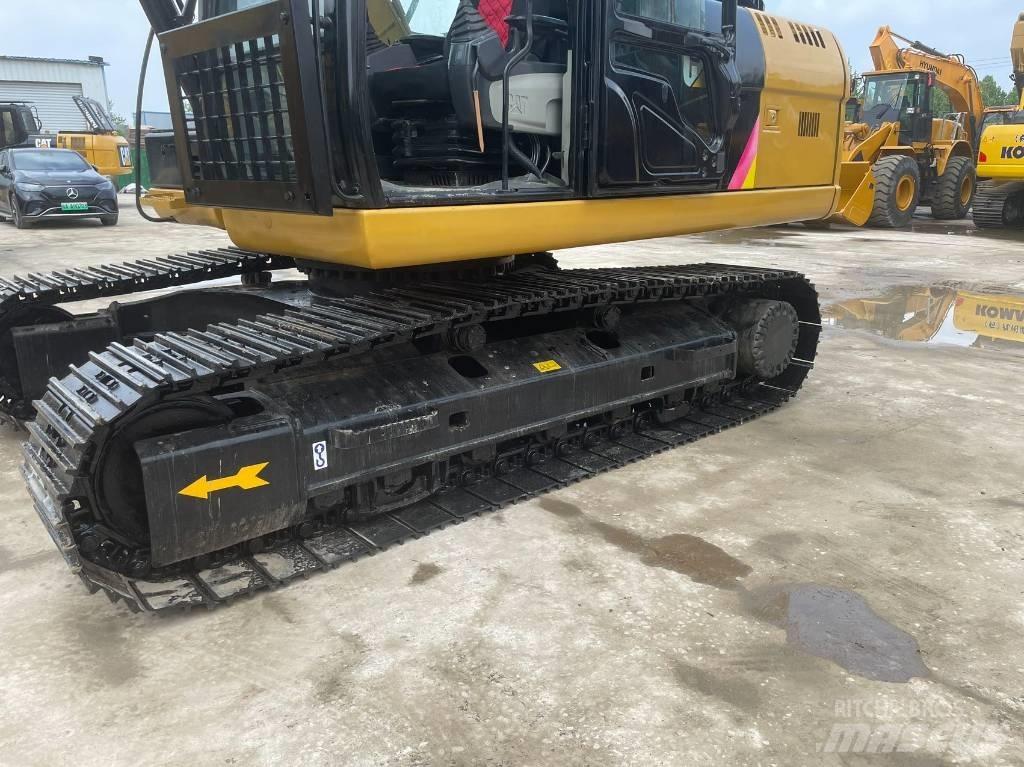 CAT 320D حفارات زحافة