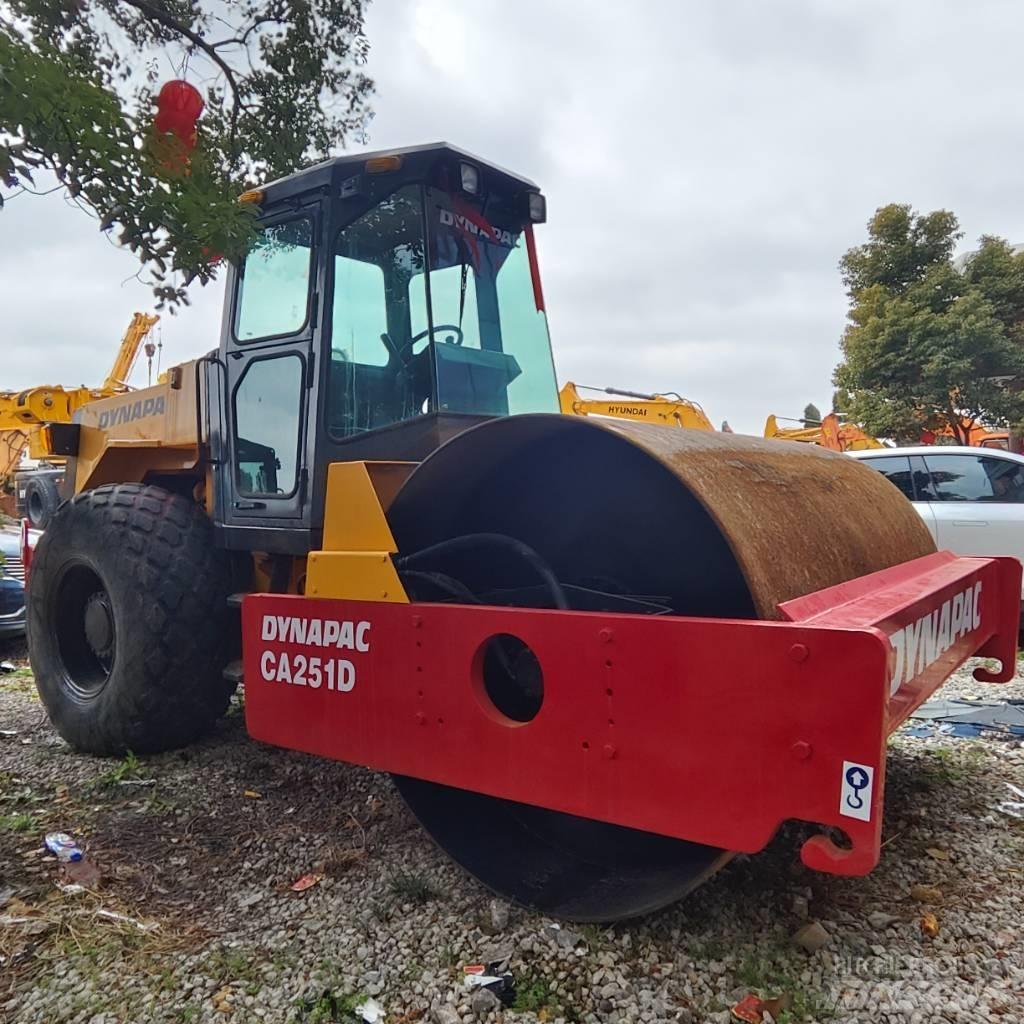 Dynapac CA251D مداحل أحادية الأسطوانة