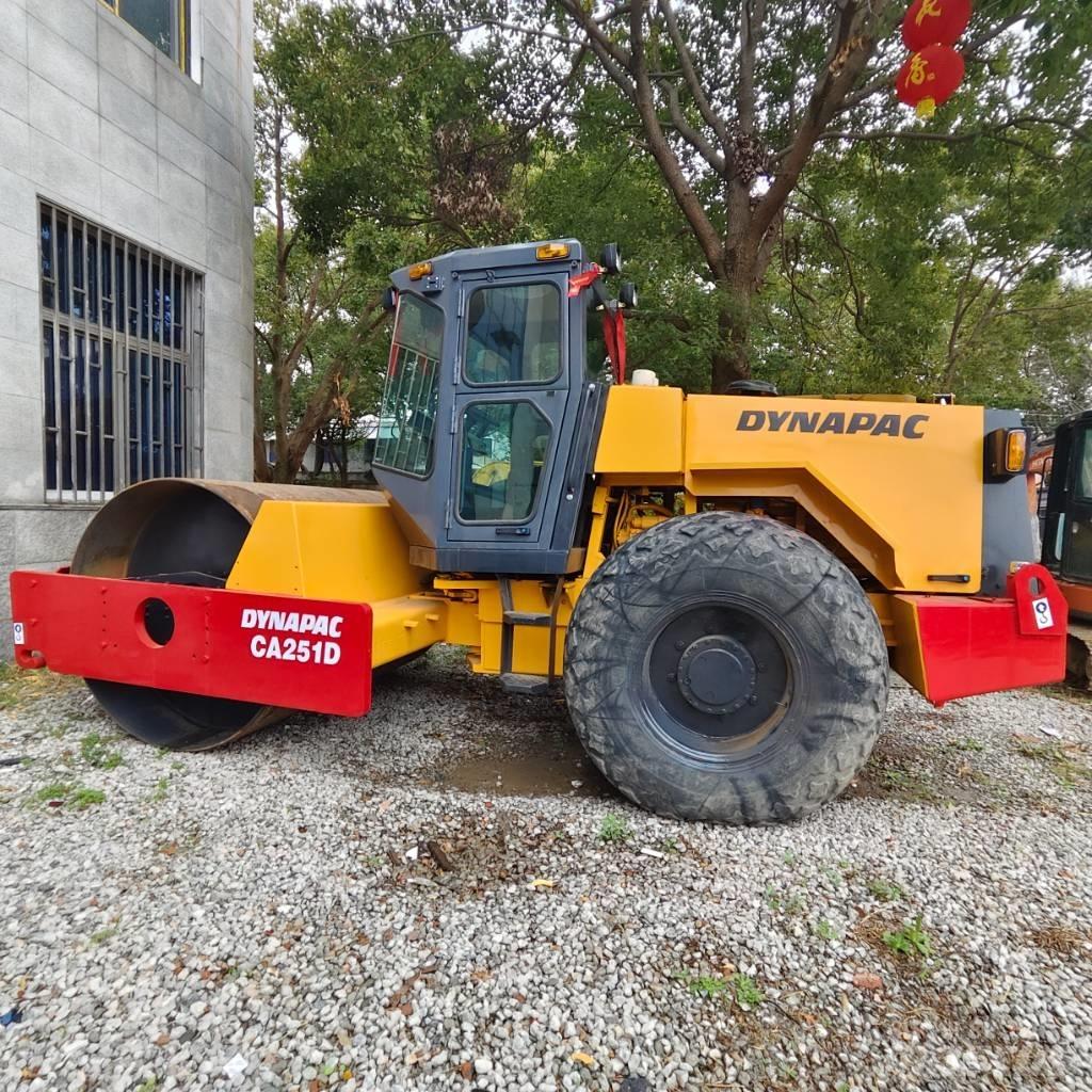Dynapac CA251D مداحل أحادية الأسطوانة