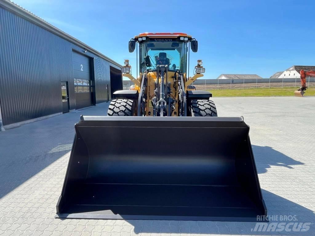Volvo L 70 H لوادر بعجل