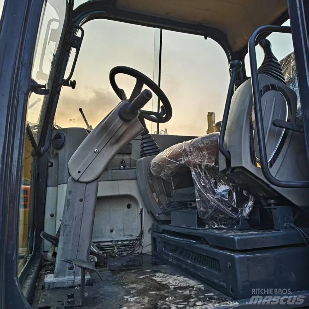 Hyundai 60 W حفارات بعجل