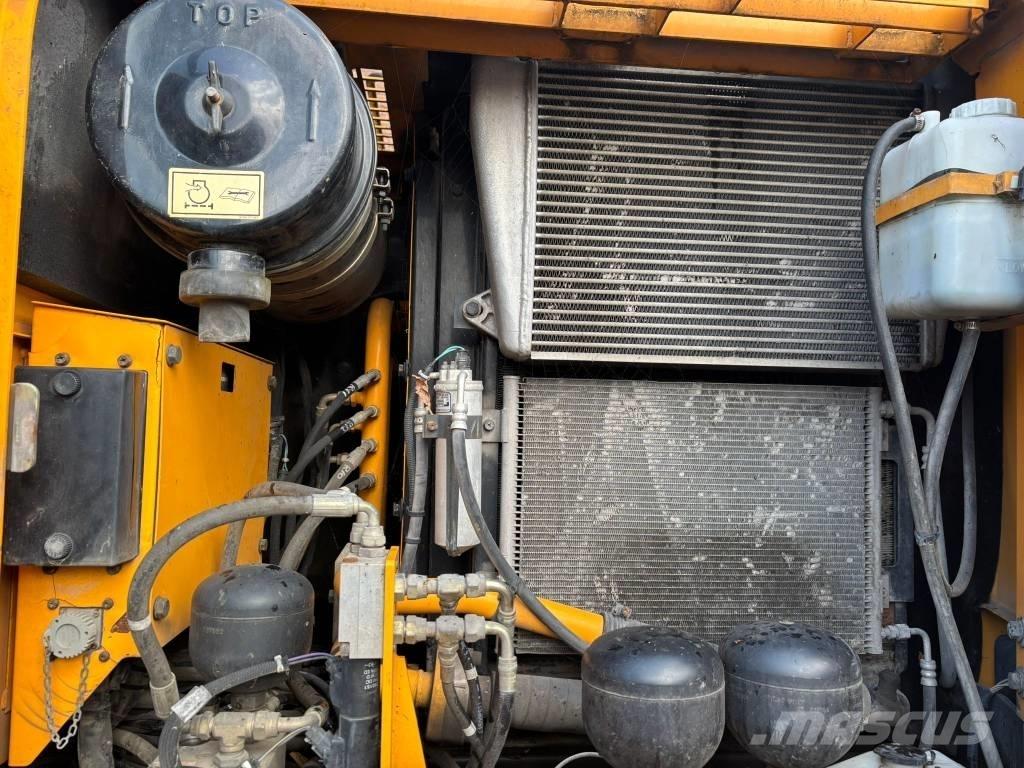 Hyundai 140W-7A حفارات بعجل