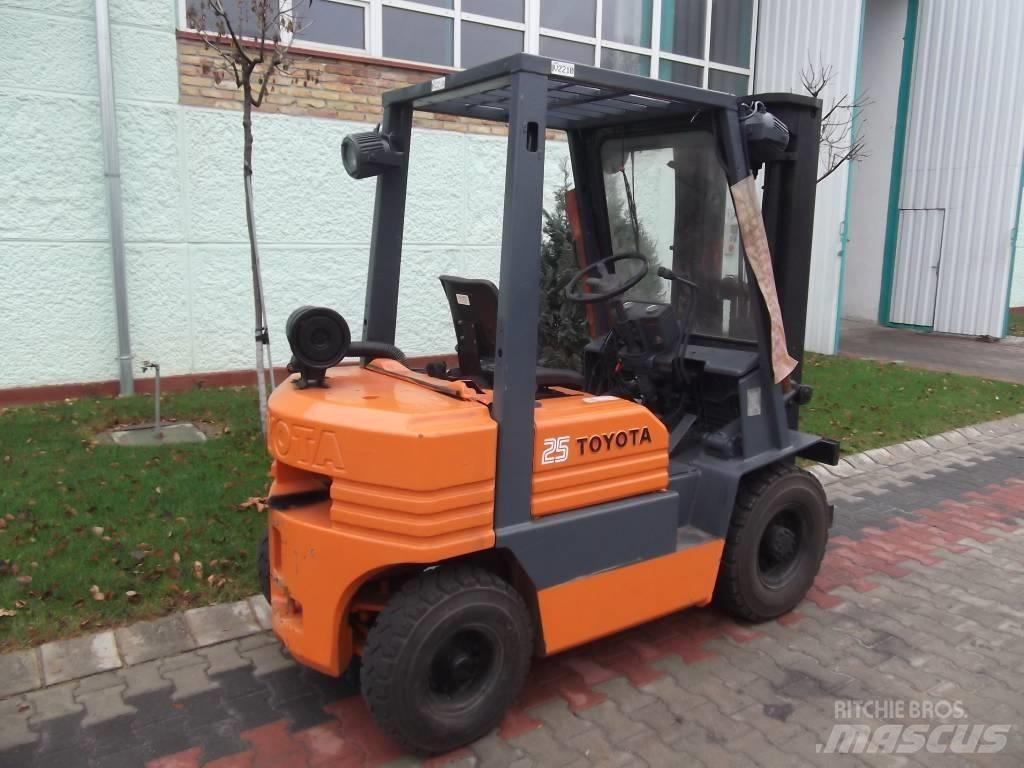 Toyota 5 FD 20 شاحنات الديزل