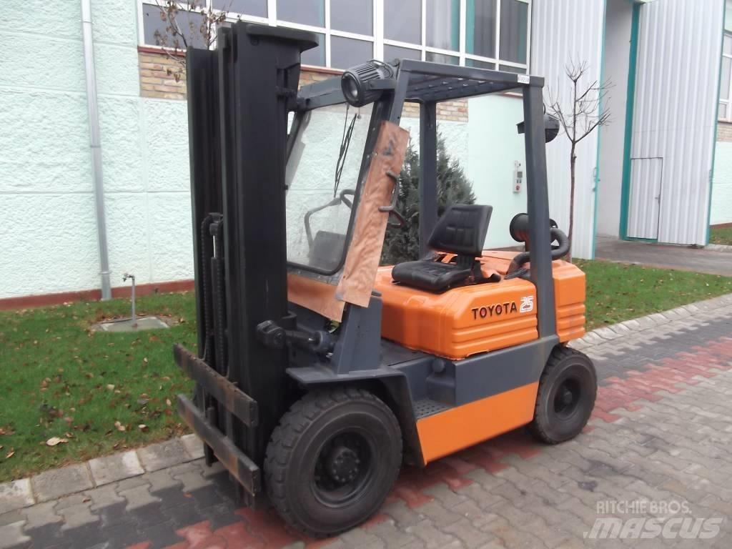 Toyota 5 FD 20 شاحنات الديزل