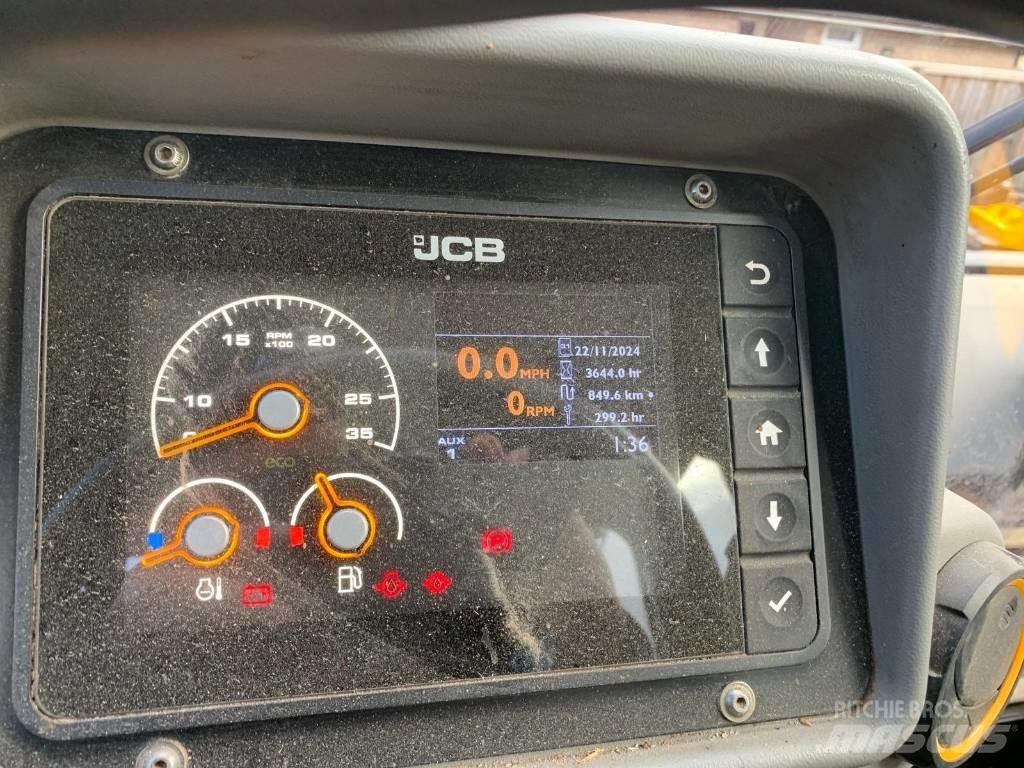 JCB TM 320 S معدات مناولة لأغراض الزراعة
