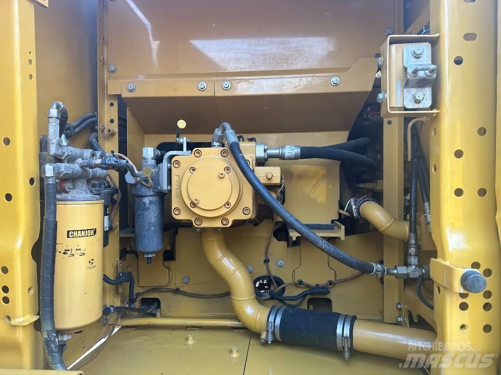 CAT 320 GC حفارات زحافة