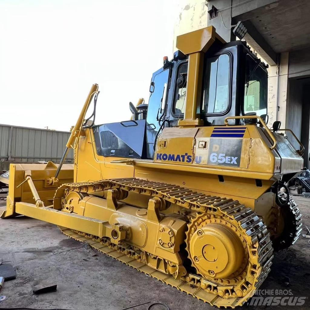 Komatsu D 65 EX بلدوزرات مجنزرة