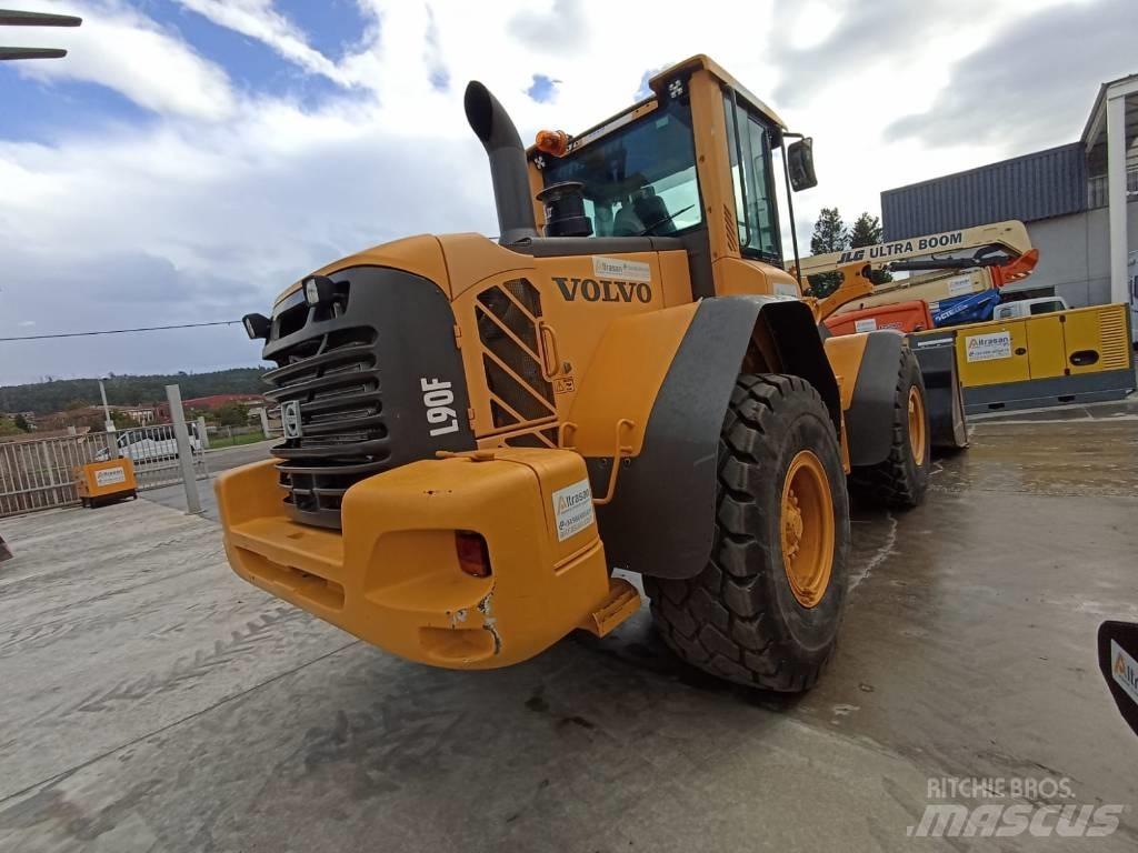 Volvo L 90 F لوادر بعجل
