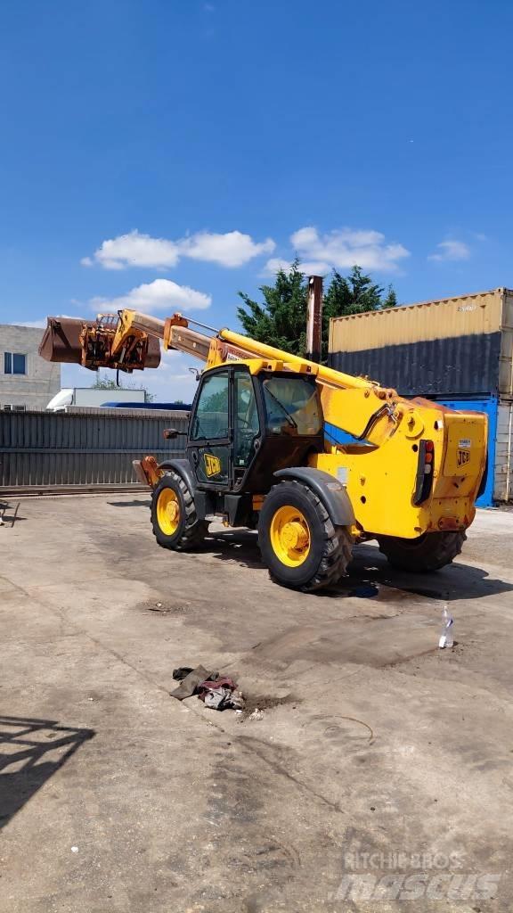 JCB 535-125 مناولات متداخلة