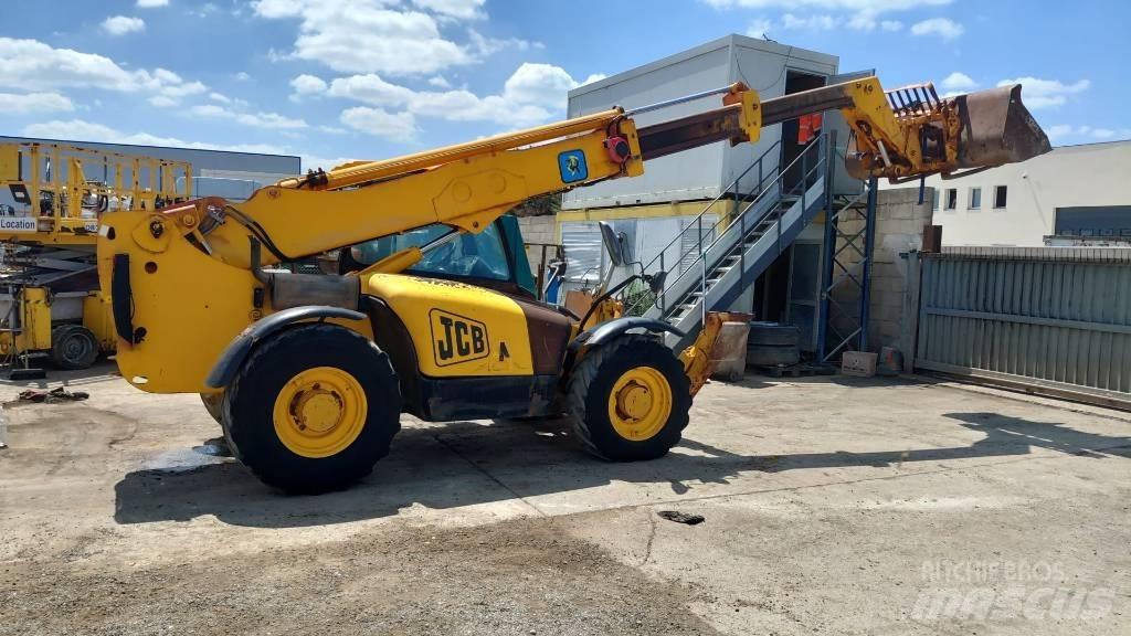 JCB 535-125 مناولات متداخلة