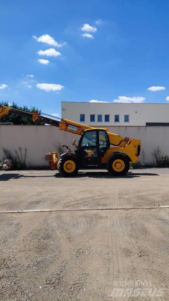 JCB 535-125 مناولات متداخلة