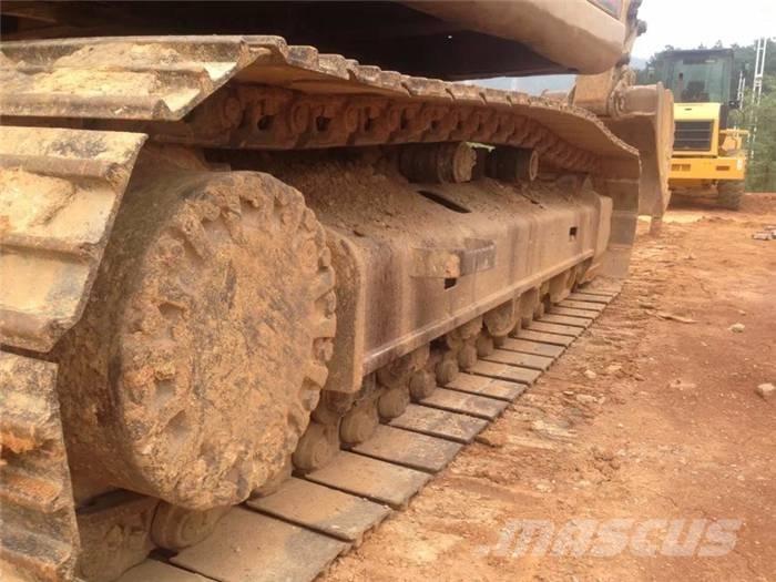 CAT 320 B حفارات زحافة