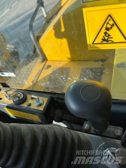 Komatsu PC 118 MR-8 حفارات زحافة