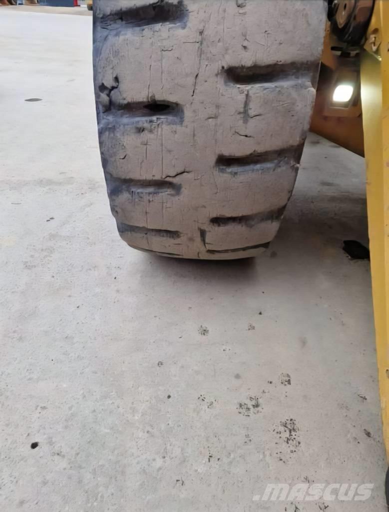 CAT 988K لوادر بعجل