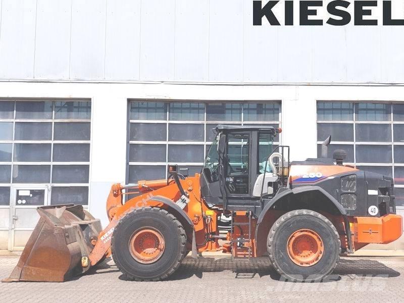 Hitachi ZW 250-6 لوادر بعجل