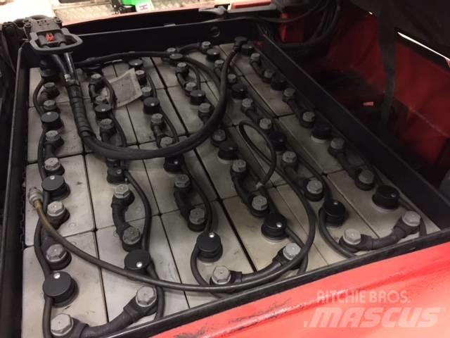Linde E 20 PH - 02 شاحنات ذات رافعات شوكية تعمل بالكهرباء