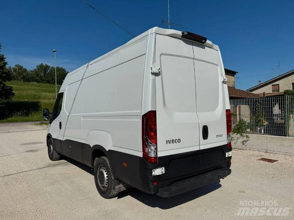 Iveco Daily 35s14 شاحنة مقفلة