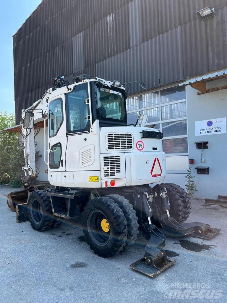 Komatsu PW 98 MR-8 حفارات وسط 7 طن - 12 طن