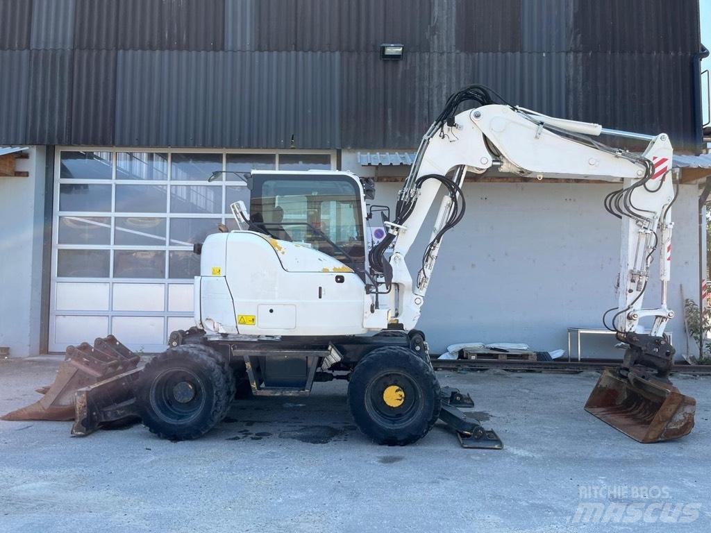 Komatsu PW 98 MR-8 حفارات وسط 7 طن - 12 طن