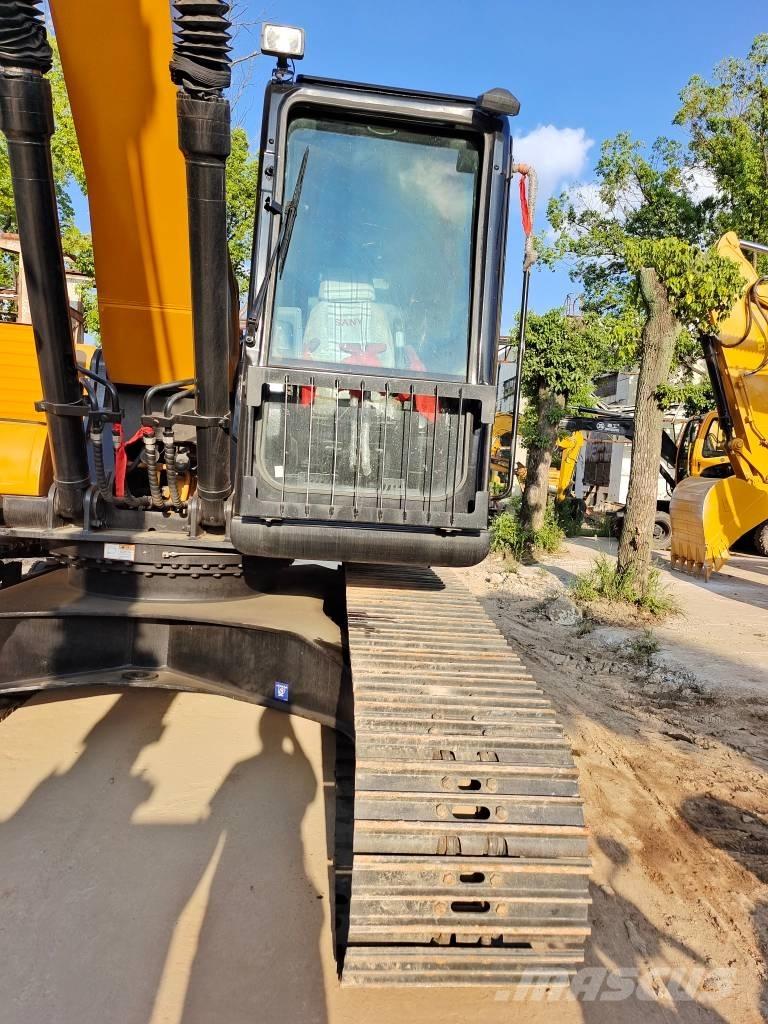 Sany SY 215 C حفارات زحافة